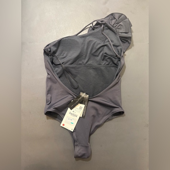 Zara black swimsuit with large flower - Picture 10 of 12